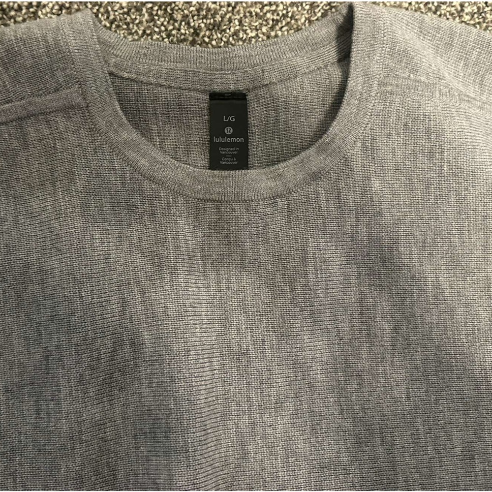Men’s Grey Lululemon sweater long sleeve Size Large